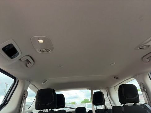 Used 2022 Chrysler Voyager LX FWD image 24