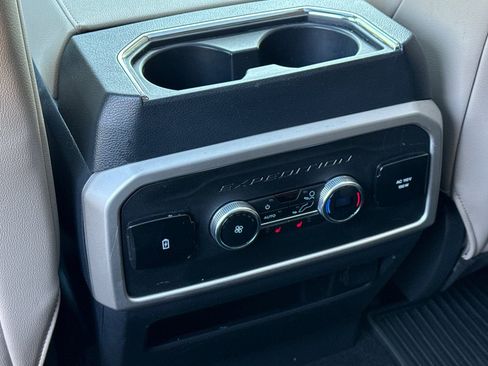 Used 2024 Ford Expedition Limited image 31