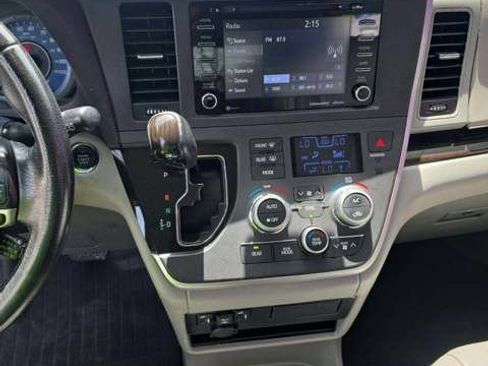 Used 2020 Toyota Sienna XLE FWD image 12