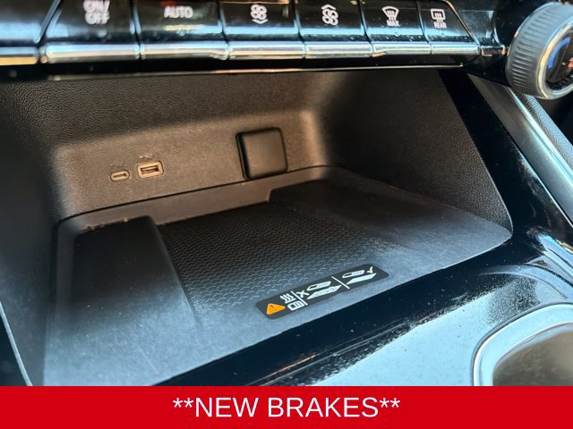 Used 2025 Chevrolet Traverse LT w/ Midnight/Sport Edition FWD image 18