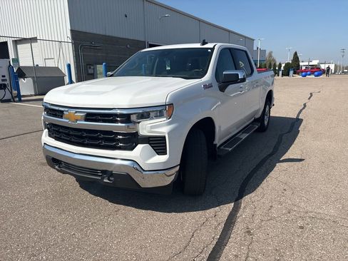 Used 2023 Chevrolet Silverado 1500 LT AWD/4WD image 3