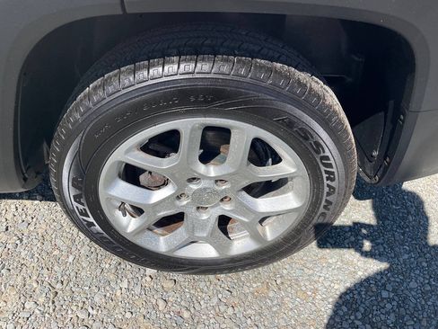 Used 2015 Jeep Renegade Latitude AWD/4WD image 27