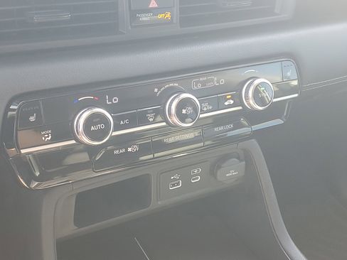 Certified 2025 Honda Pilot Touring image 28