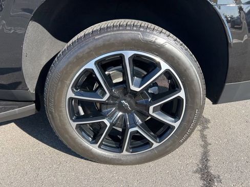 Used 2024 Chevrolet Suburban RST w/ Luxury Package image 27