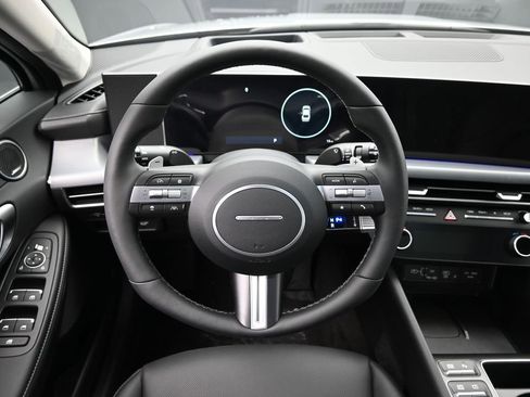 New 2025 Hyundai Sonata Limited image 23