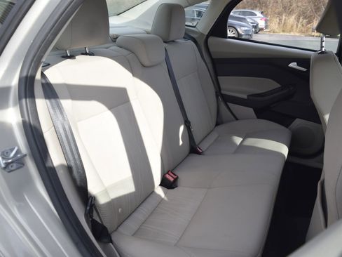 Used 2016 Ford Focus SE image 9
