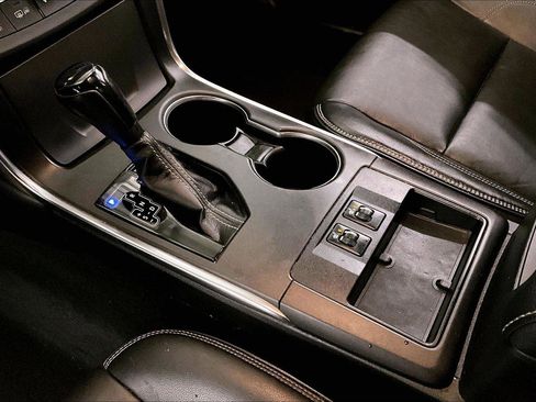 Used 2015 Toyota Camry XLE w/ Moonroof Package image 17