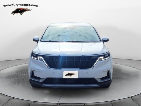 Used 2023 Kia Carnival EX image 8