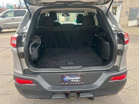 Used 2015 Jeep Cherokee Latitude w/ Cold Weather Group image 18