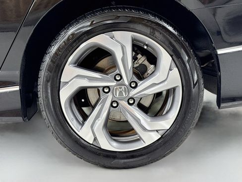 Used 2018 Honda Accord EX image 9