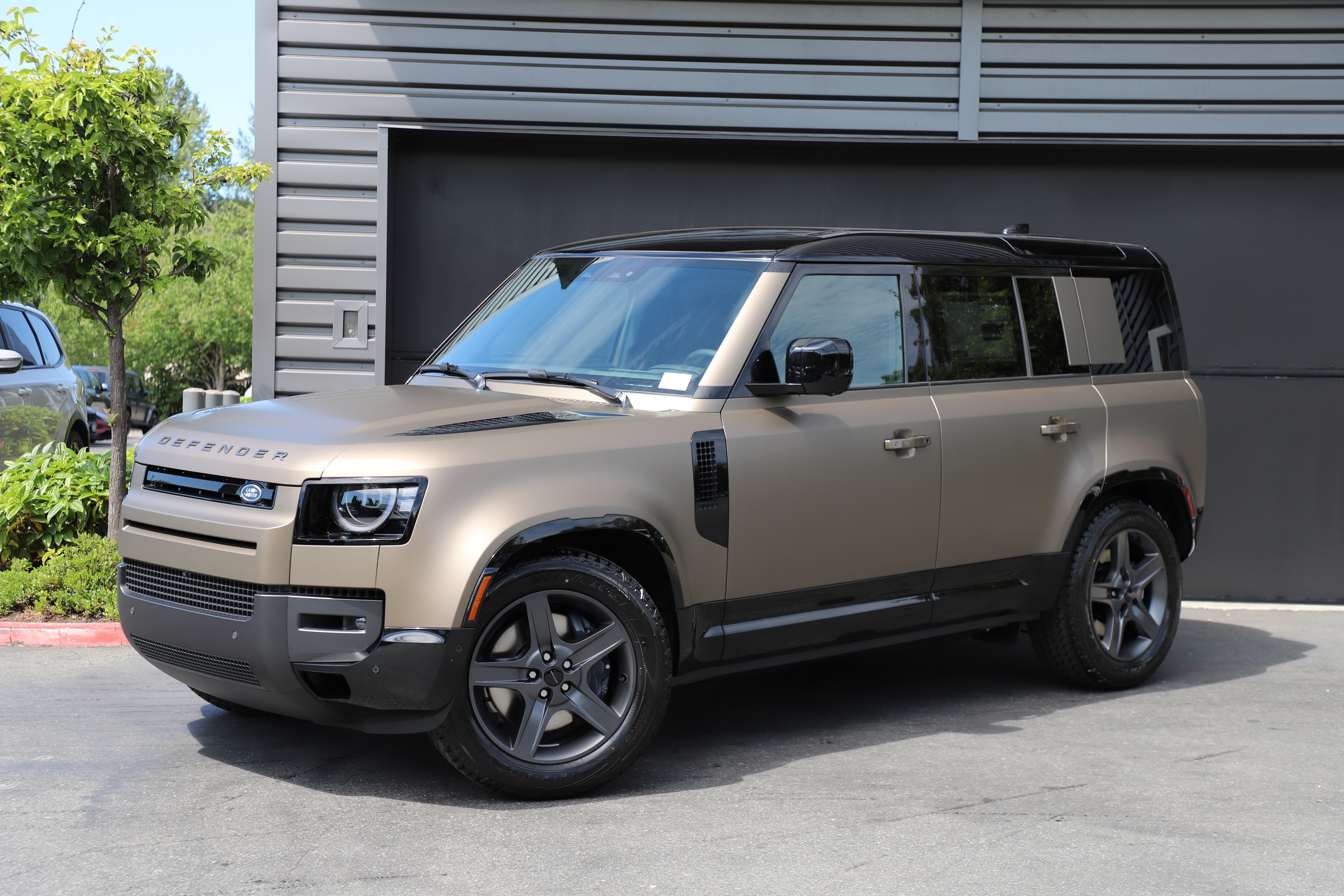 New 2026 Land Rover Defender 110 X-Dynamic SE AWD/4WD image 1