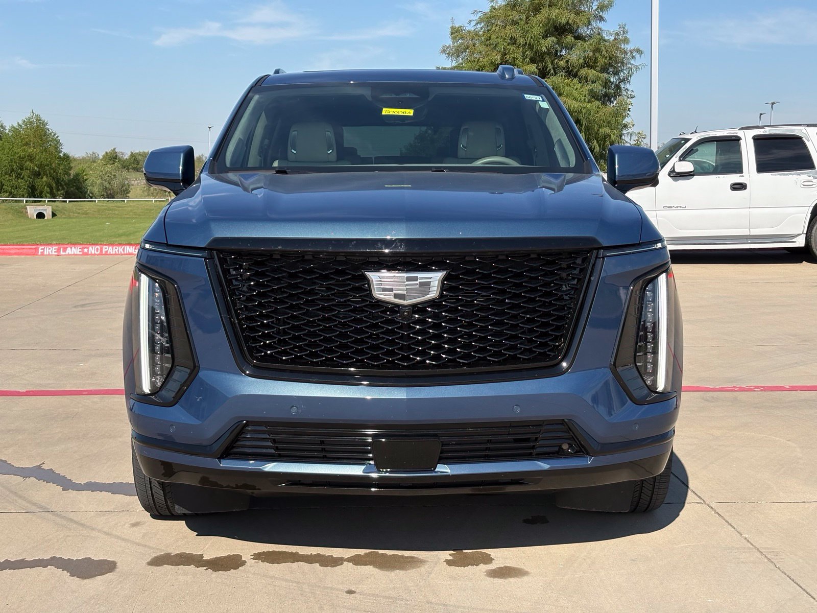 Used 2025 Cadillac Escalade Sport Platinum w/ LPO, ONYX Package AWD/4WD image 2