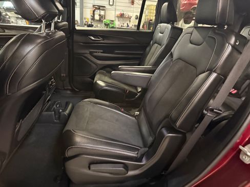 Used 2025 Jeep Grand Cherokee L Altitude AWD/4WD image 34