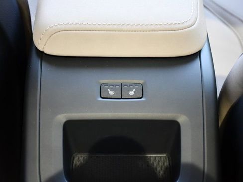 New 2026 Volvo XC60 B5 Plus w/ Protection Package Premier AWD/4WD image 17