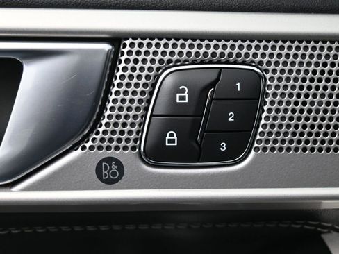 Used 2022 Ford Explorer Limited w/ Equipment Group 301A image 4