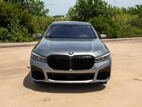 Used 2021 BMW 740i w/ M Sport Package RWD image 2
