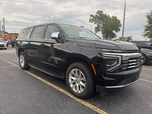 Used 2025 Chevrolet Suburban Premier AWD/4WD image 2
