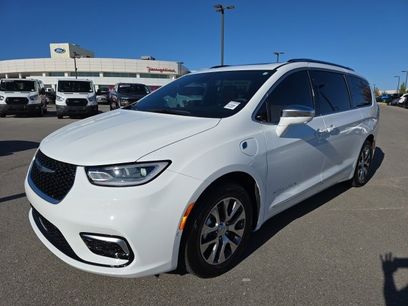 Used 2024 Chrysler Pacifica Pinnacle