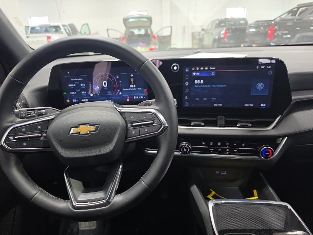 Used 2026 Chevrolet Equinox LT AWD/4WD image 5