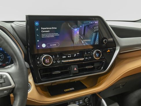 Used 2024 Toyota Highlander Platinum image 20