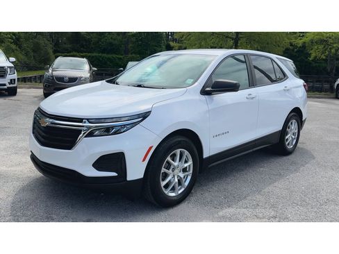Certified 2023 Chevrolet Equinox LS w/ LS Convenience Package FWD image 4