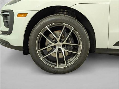 Certified 2025 Porsche Macan Turbo image 27