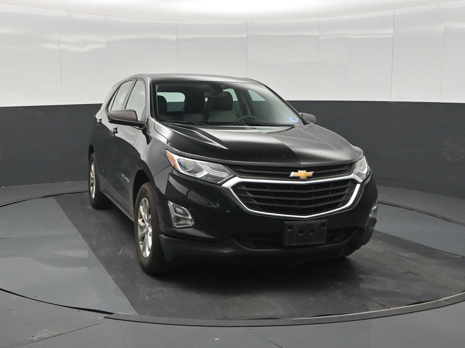 Used 2019 Chevrolet Equinox LS AWD/4WD image 2