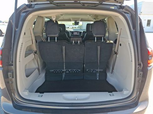 Used 2023 Chrysler Pacifica Touring-L FWD image 28