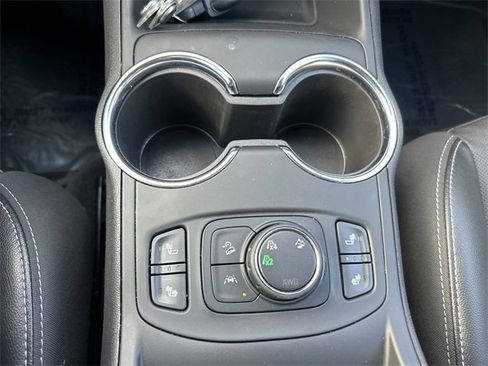 Used 2024 GMC Terrain SLT image 34