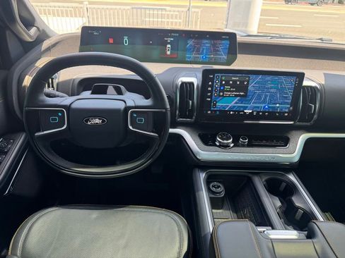 Used 2025 Ford Expedition Tremor AWD/4WD image 21
