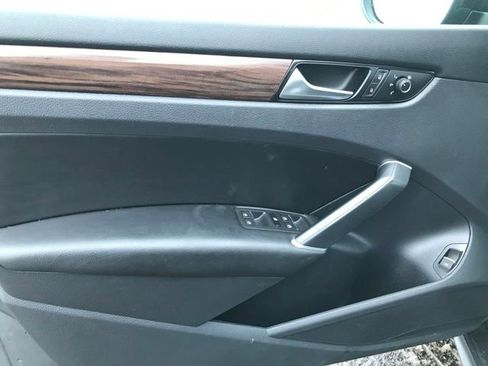 Used 2022 Volkswagen Passat 2.0T image 14