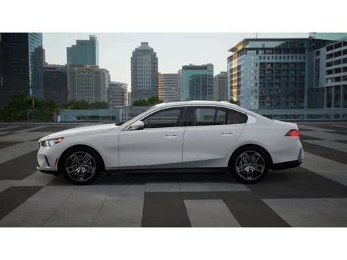 New 2026 BMW 530i RWD image 4