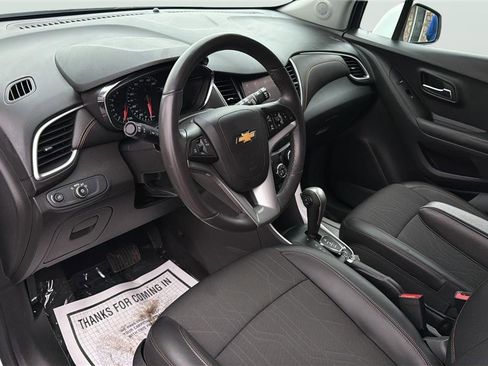 Used 2022 Chevrolet Trax LT w/ LT Convenience Package AWD/4WD image 18