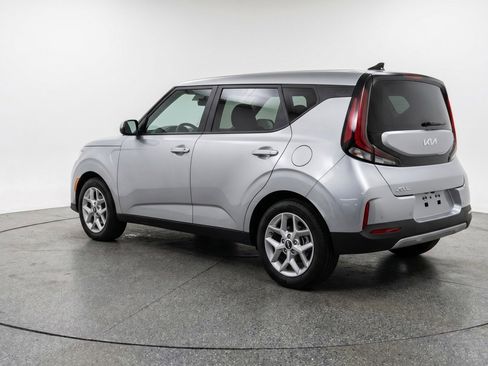 Used 2025 Kia Soul LX w/ LX Technology Package FWD image 6