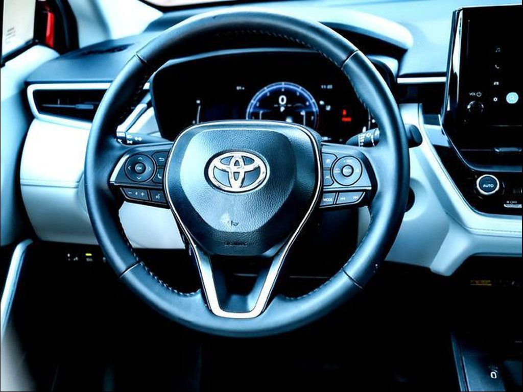 Used 2026 Toyota Corolla Cross LE w/ Moonroof Package FWD image 24