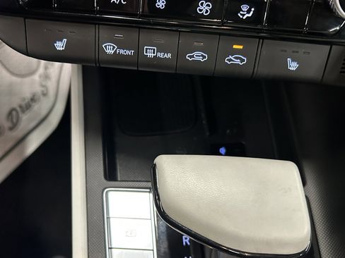 Used 2025 Hyundai Elantra Limited image 32