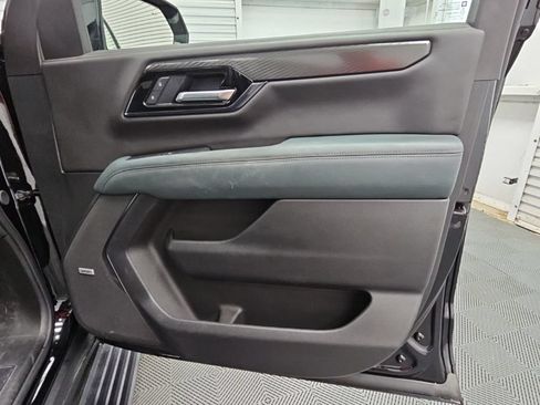 Used 2025 GMC Yukon XL AT4 w/ AT4 Premium Package AWD/4WD image 45