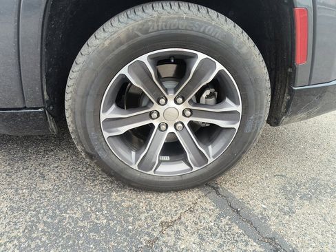 Used 2023 Jeep Grand Wagoneer 4WD image 5