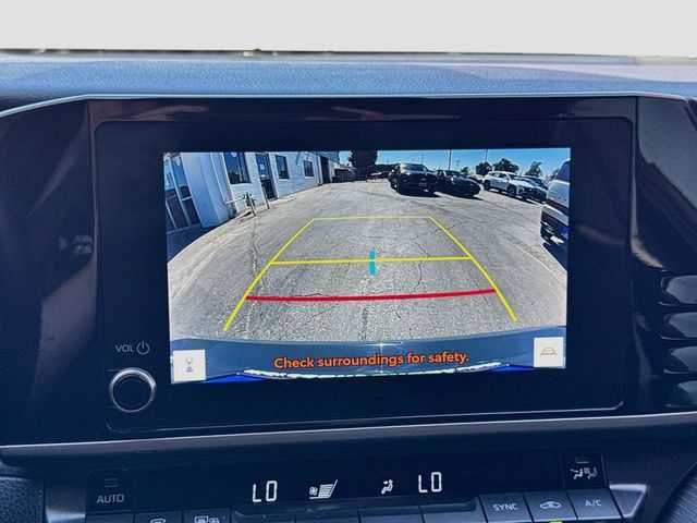 Used 2025 Toyota Camry SE w/ Convenience Package FWD image 13