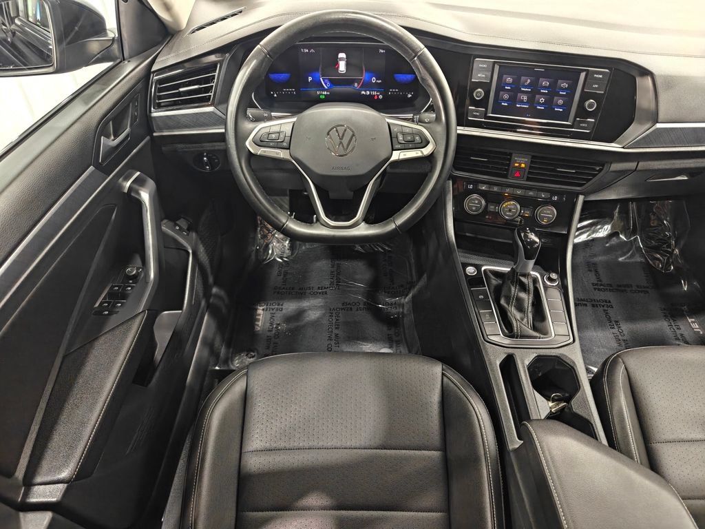 Used 2023 Volkswagen Jetta SE FWD image 4