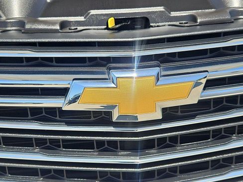 Used 2023 Chevrolet Traverse LT FWD image 30