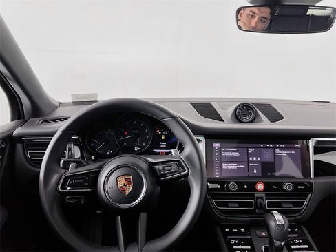 New 2026 Porsche Macan image 25