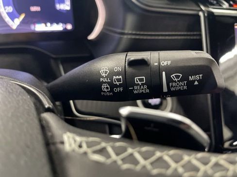 Used 2025 Jeep Grand Cherokee Altitude AWD/4WD image 38