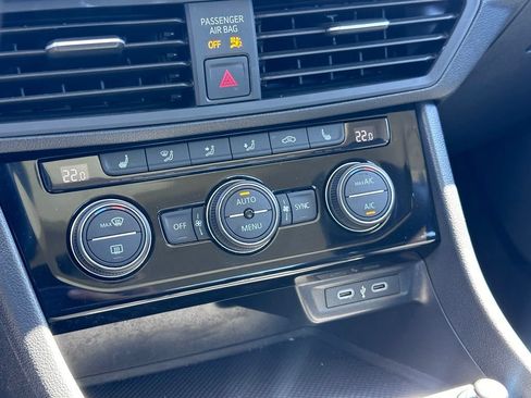 Used 2024 Volkswagen Jetta SE FWD image 15