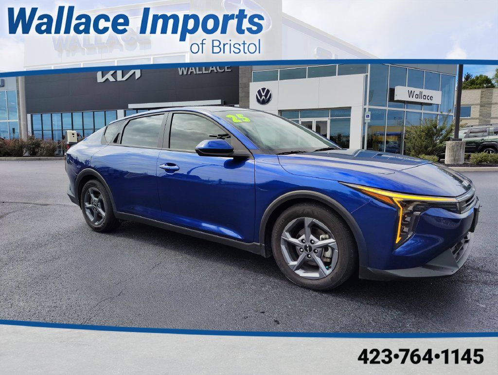 Certified 2025 Kia K4 FWD image 1