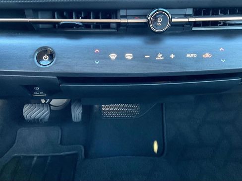 Certified 2024 Nissan Ariya AWD image 35