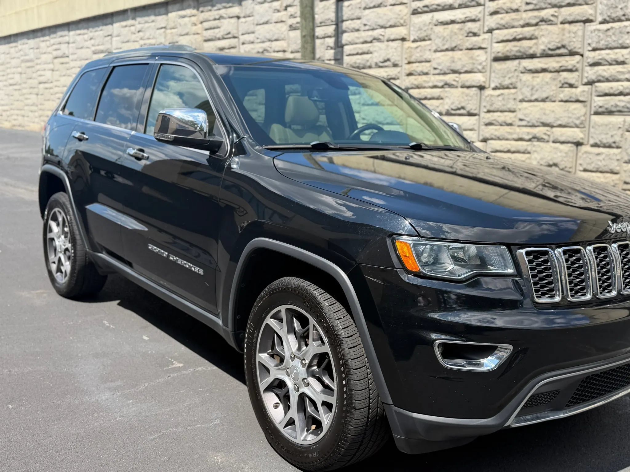 Used 2019 Jeep Grand Cherokee Limited AWD/4WD image 43