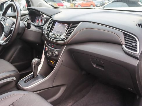 Certified 2022 Chevrolet Trax LT w/ LT Convenience Package image 30