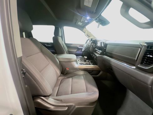 Used 2024 Chevrolet Silverado 1500 LT Trail Boss w/ Protection Package image 19