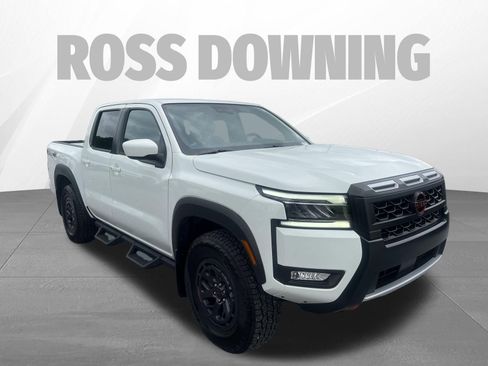 Used 2025 Nissan Frontier PRO-4X AWD/4WD image 3
